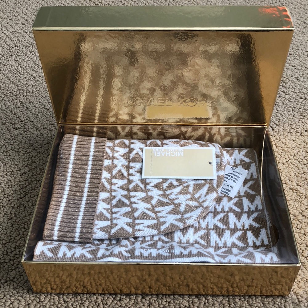 NEW Michael Kors Hat & Scarf Set